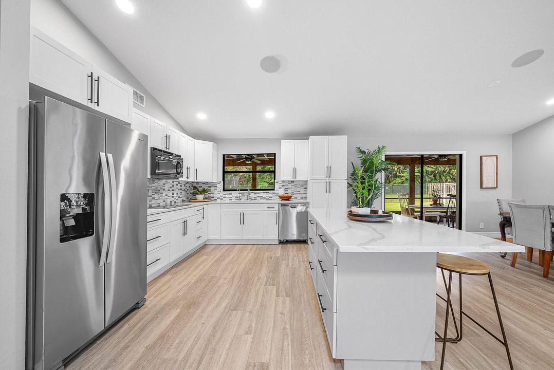 Activo con contrato: $5,600 (3 camas, 2 baños, 1550 Pies cuadrados)