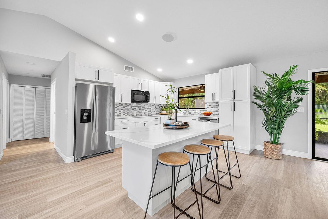 Activo con contrato: $5,600 (3 camas, 2 baños, 1550 Pies cuadrados)