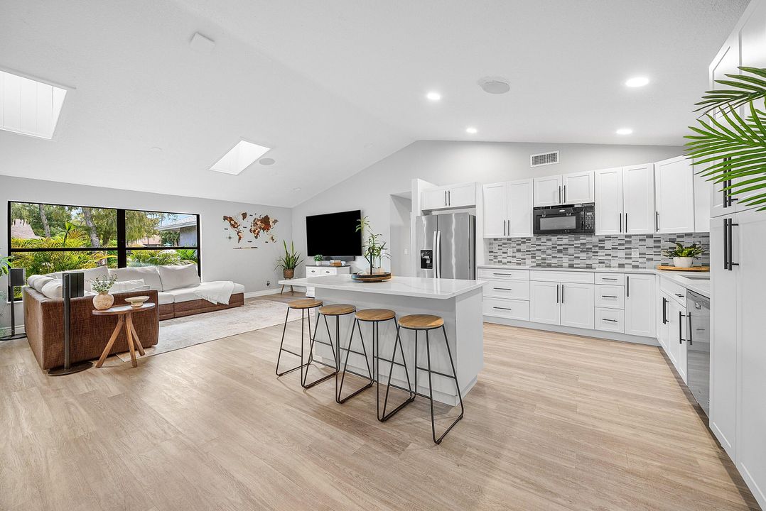 Activo con contrato: $5,600 (3 camas, 2 baños, 1550 Pies cuadrados)