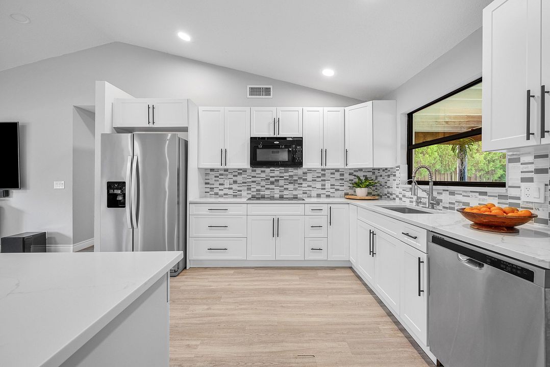 Activo con contrato: $5,600 (3 camas, 2 baños, 1550 Pies cuadrados)