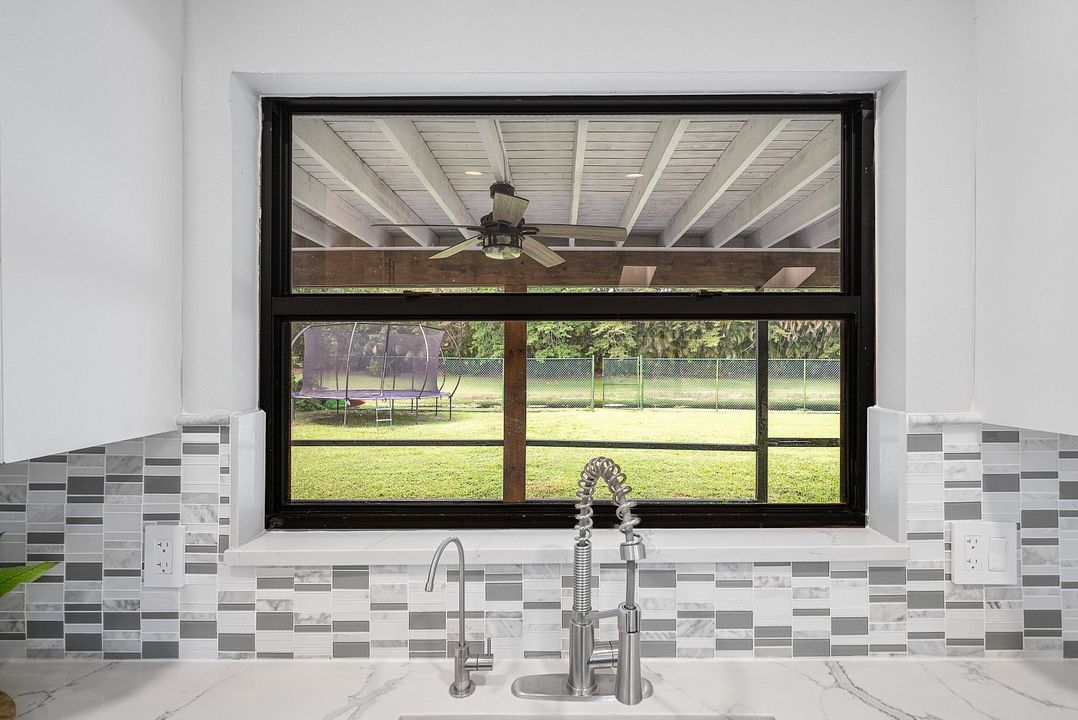 Activo con contrato: $5,600 (3 camas, 2 baños, 1550 Pies cuadrados)