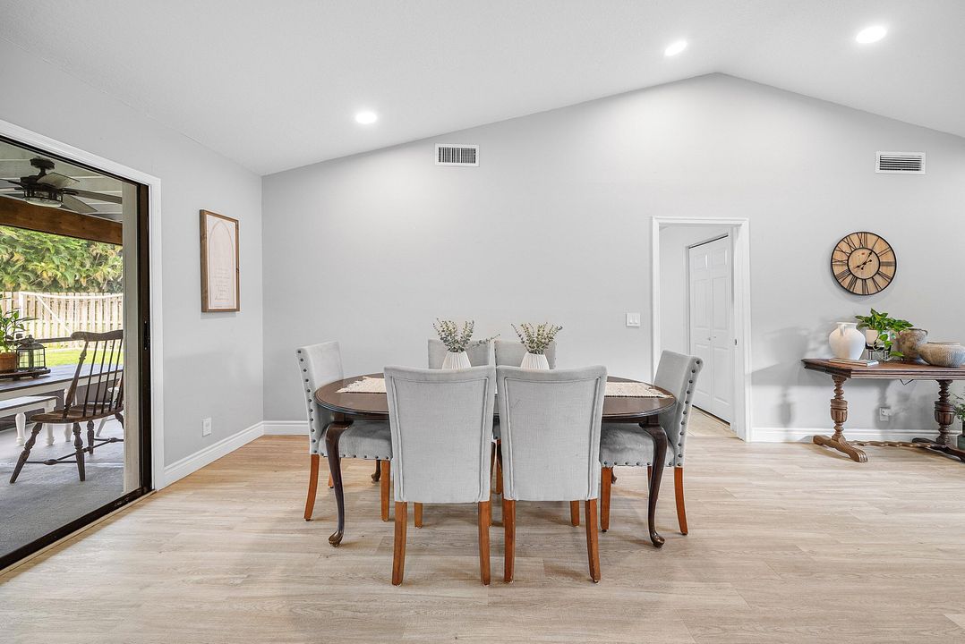 Activo con contrato: $5,600 (3 camas, 2 baños, 1550 Pies cuadrados)