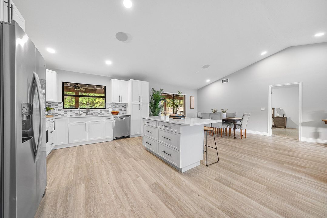 Activo con contrato: $5,600 (3 camas, 2 baños, 1550 Pies cuadrados)