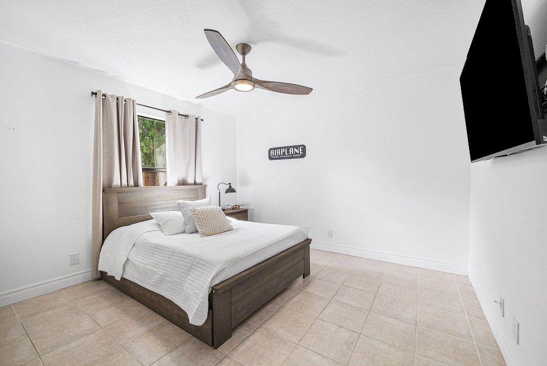 Activo con contrato: $5,600 (3 camas, 2 baños, 1550 Pies cuadrados)