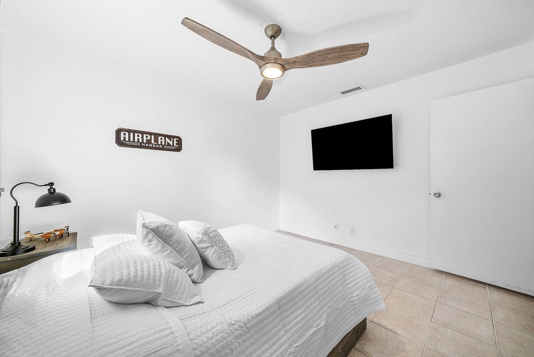 Activo con contrato: $5,600 (3 camas, 2 baños, 1550 Pies cuadrados)