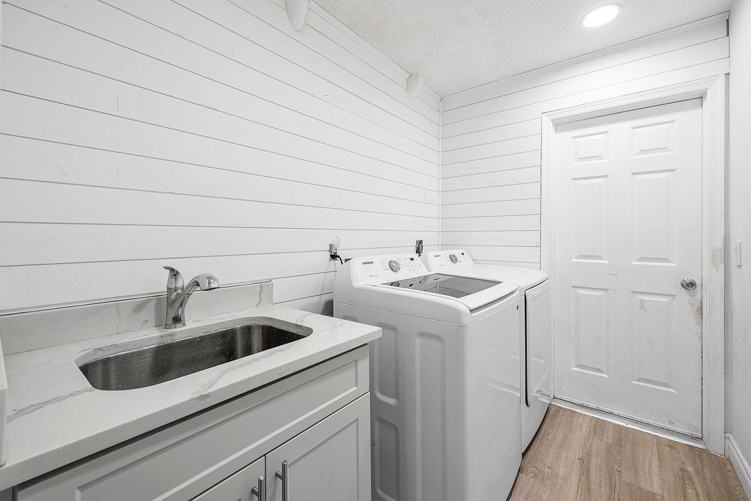 Activo con contrato: $5,600 (3 camas, 2 baños, 1550 Pies cuadrados)