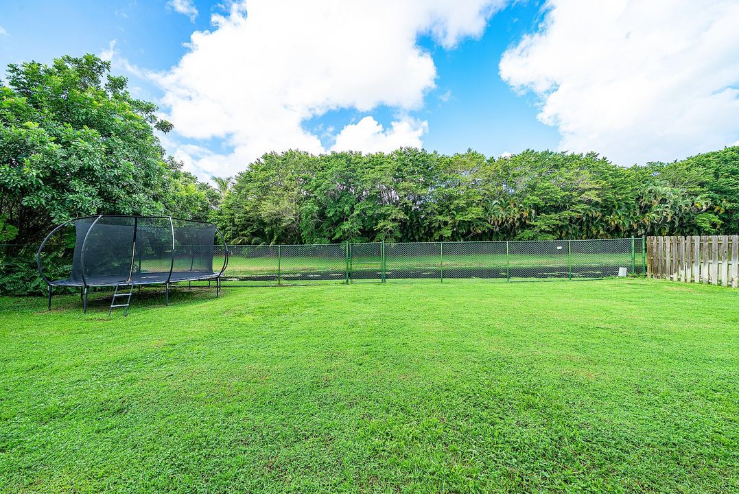 Activo con contrato: $5,600 (3 camas, 2 baños, 1550 Pies cuadrados)