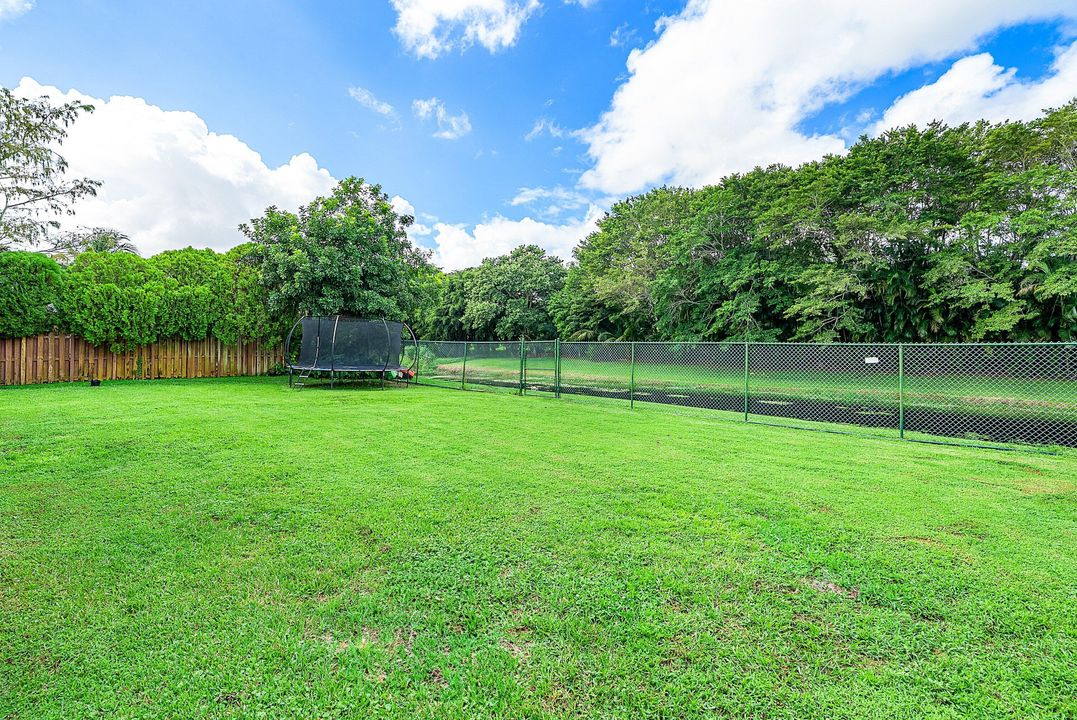 Activo con contrato: $5,600 (3 camas, 2 baños, 1550 Pies cuadrados)