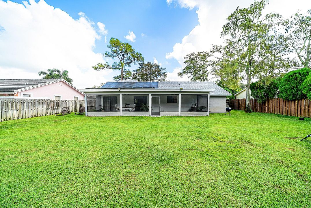 Activo con contrato: $5,600 (3 camas, 2 baños, 1550 Pies cuadrados)