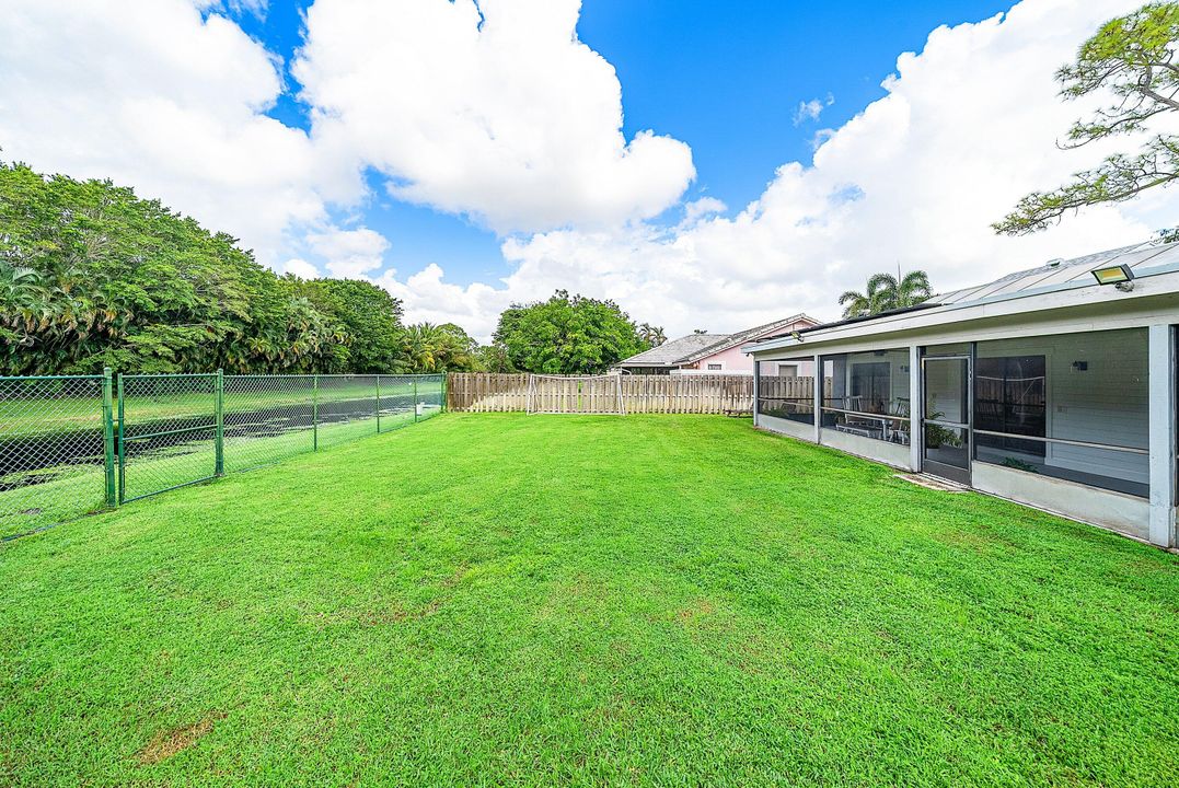 Activo con contrato: $5,600 (3 camas, 2 baños, 1550 Pies cuadrados)