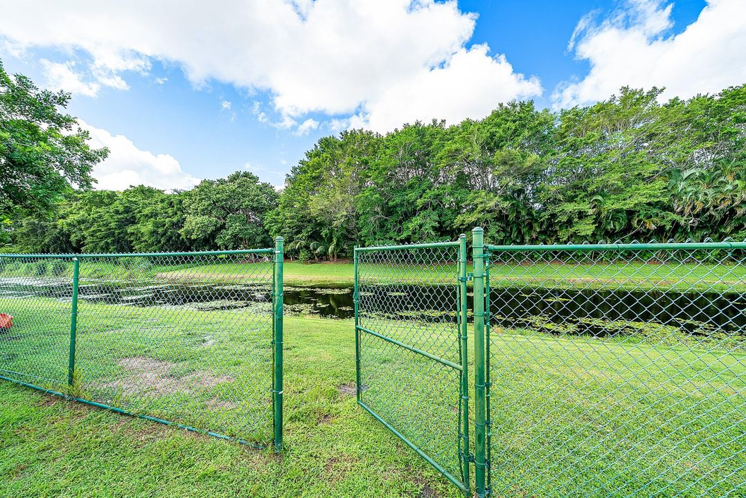 Activo con contrato: $5,600 (3 camas, 2 baños, 1550 Pies cuadrados)