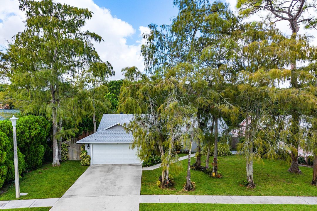 Activo con contrato: $5,600 (3 camas, 2 baños, 1550 Pies cuadrados)