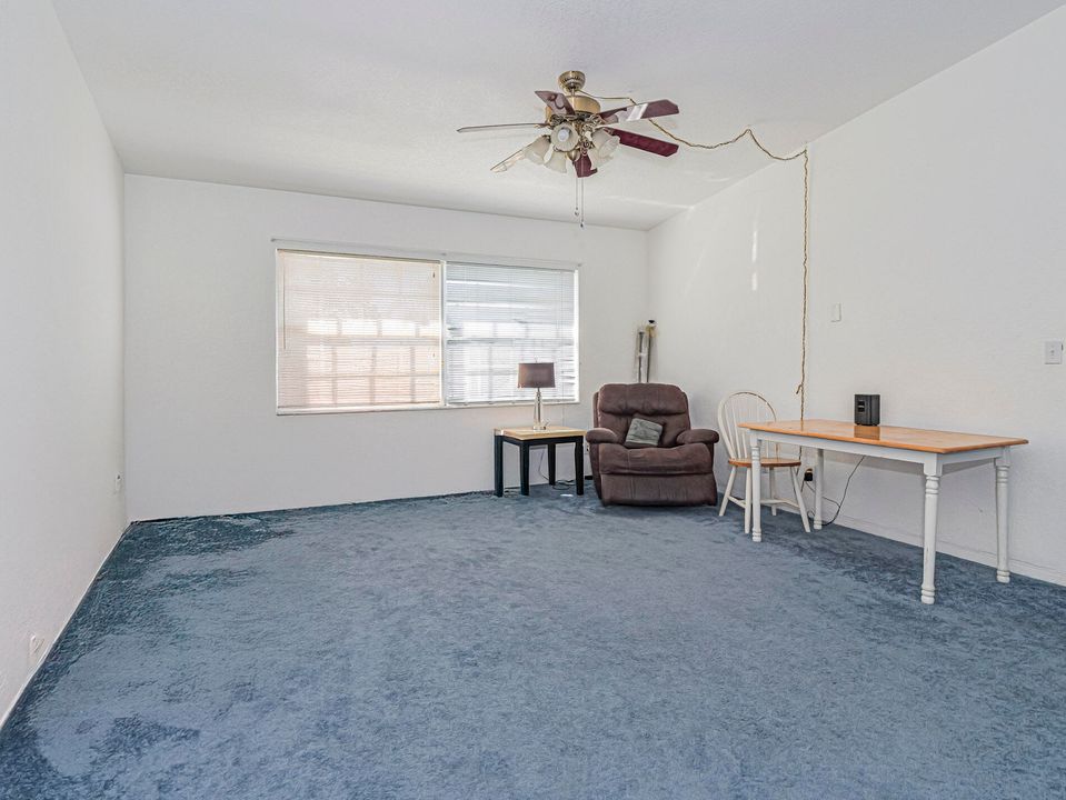 Activo con contrato: $199,999 (2 camas, 1 baños, 1140 Pies cuadrados)