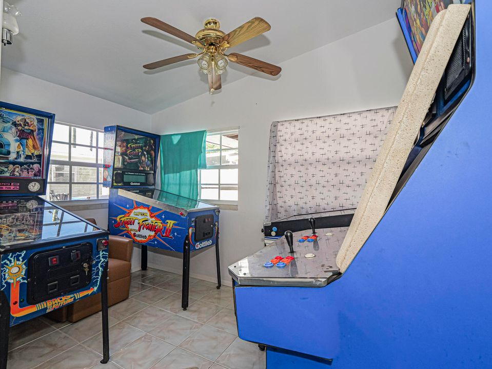 Activo con contrato: $199,999 (2 camas, 1 baños, 1140 Pies cuadrados)