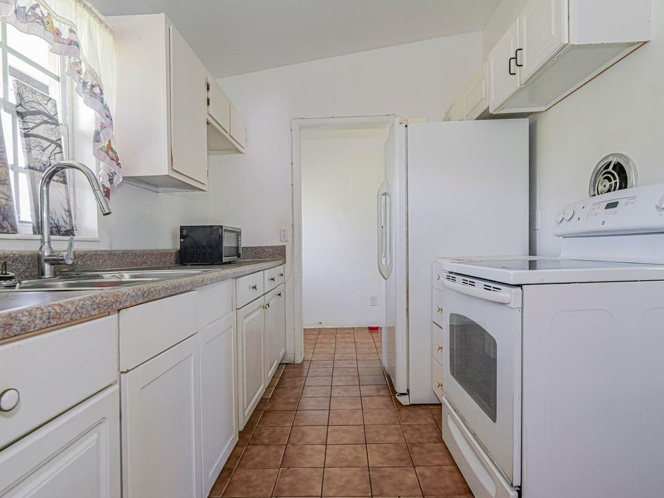 Activo con contrato: $199,999 (2 camas, 1 baños, 1140 Pies cuadrados)