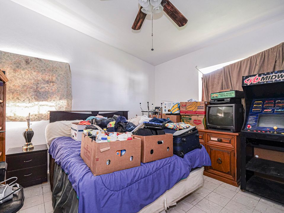 Activo con contrato: $199,999 (2 camas, 1 baños, 1140 Pies cuadrados)