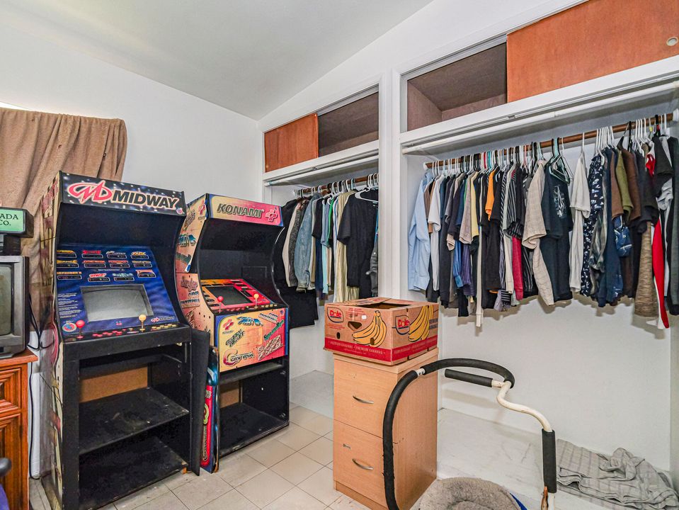 Activo con contrato: $199,999 (2 camas, 1 baños, 1140 Pies cuadrados)