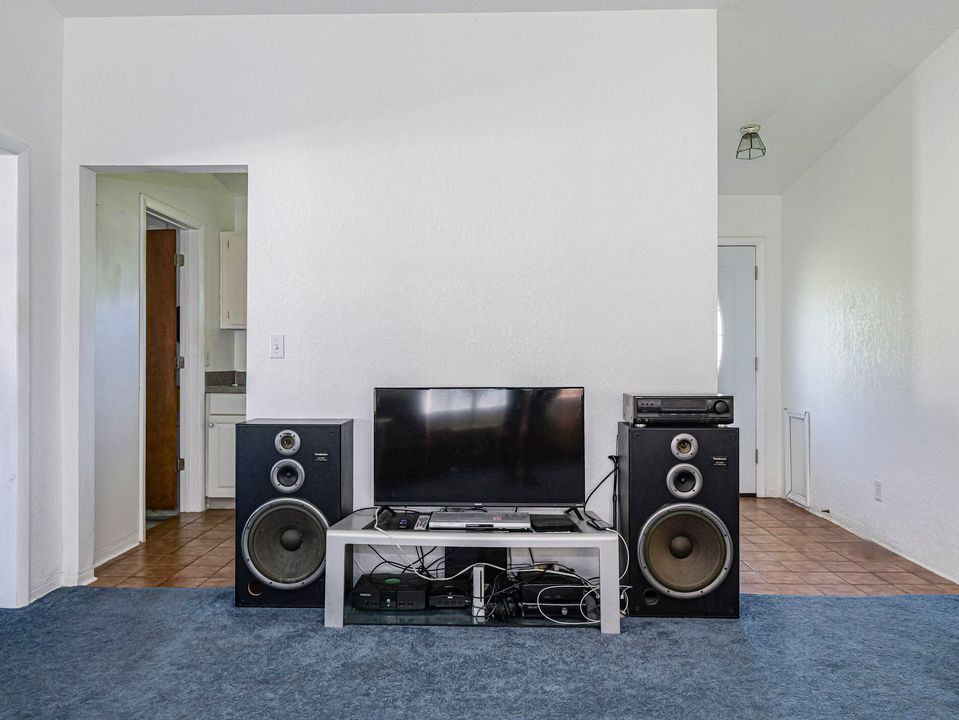 Activo con contrato: $199,999 (2 camas, 1 baños, 1140 Pies cuadrados)