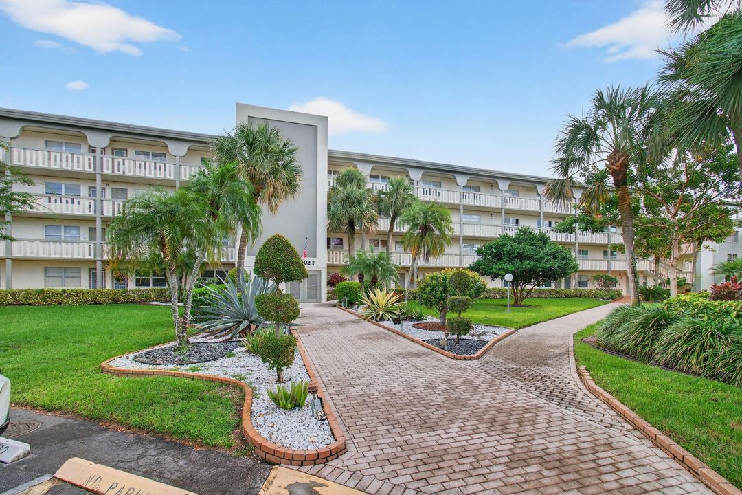 Под контрактом: $139,000 (2 спален, 2 ванн, 1156 Квадратных фут)