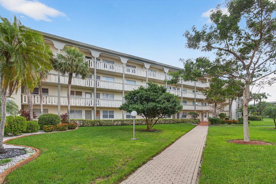 Под контрактом: $139,000 (2 спален, 2 ванн, 1156 Квадратных фут)