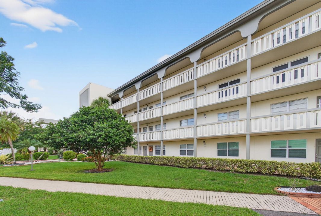 Под контрактом: $139,000 (2 спален, 2 ванн, 1156 Квадратных фут)