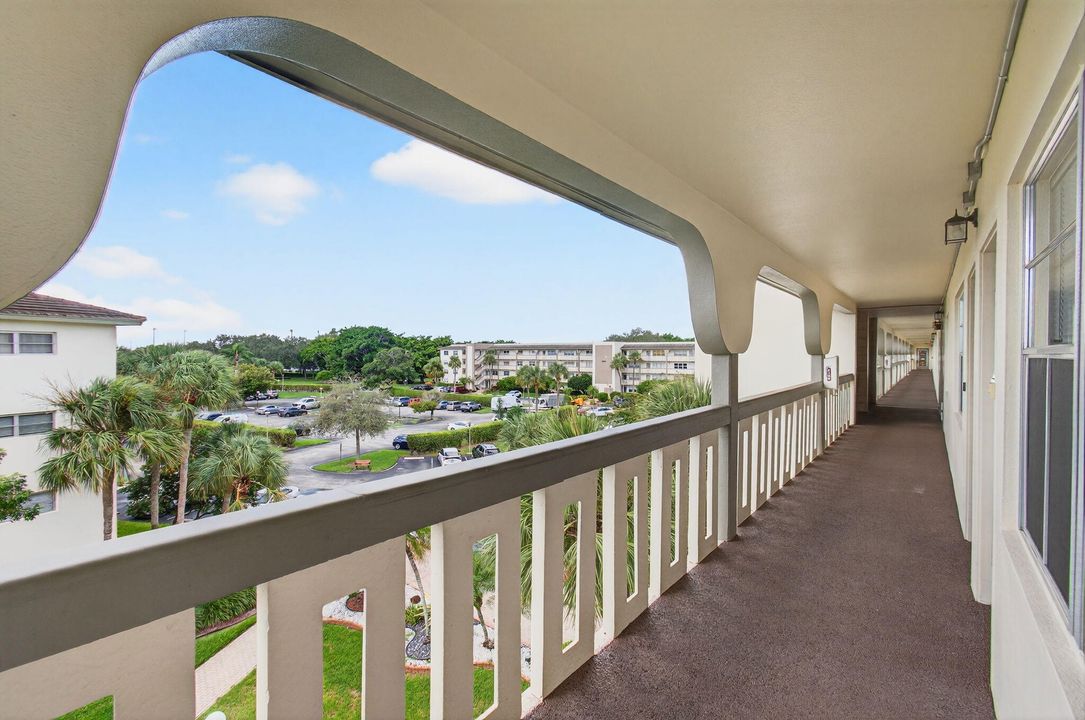 Под контрактом: $139,000 (2 спален, 2 ванн, 1156 Квадратных фут)