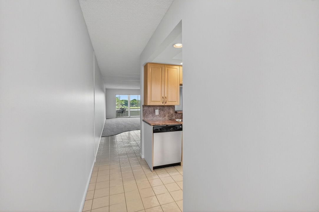 Под контрактом: $139,000 (2 спален, 2 ванн, 1156 Квадратных фут)