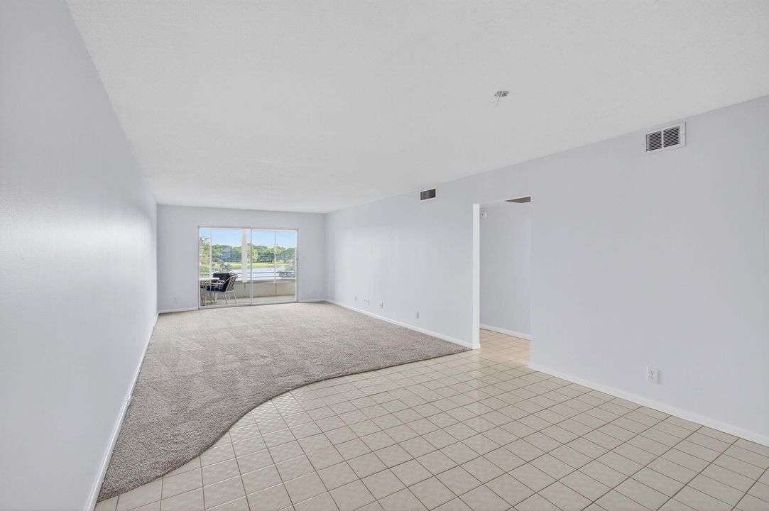 Под контрактом: $139,000 (2 спален, 2 ванн, 1156 Квадратных фут)