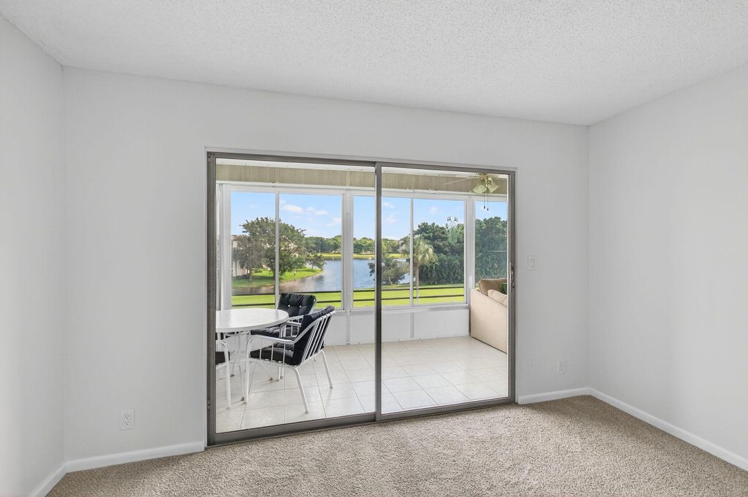 Под контрактом: $139,000 (2 спален, 2 ванн, 1156 Квадратных фут)