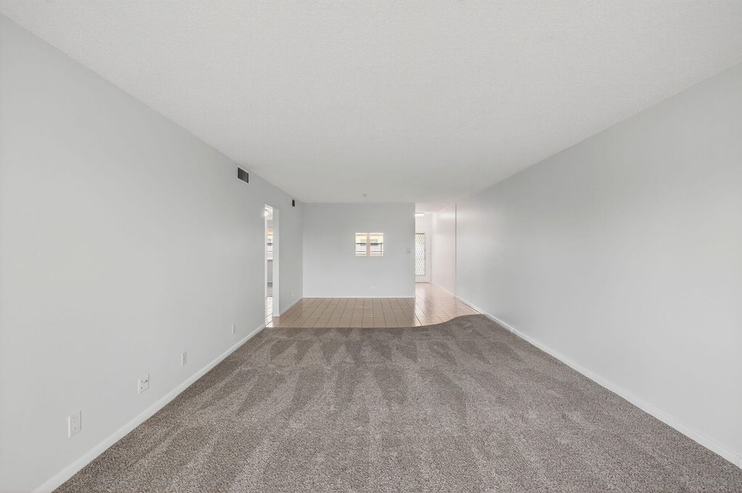 Под контрактом: $139,000 (2 спален, 2 ванн, 1156 Квадратных фут)