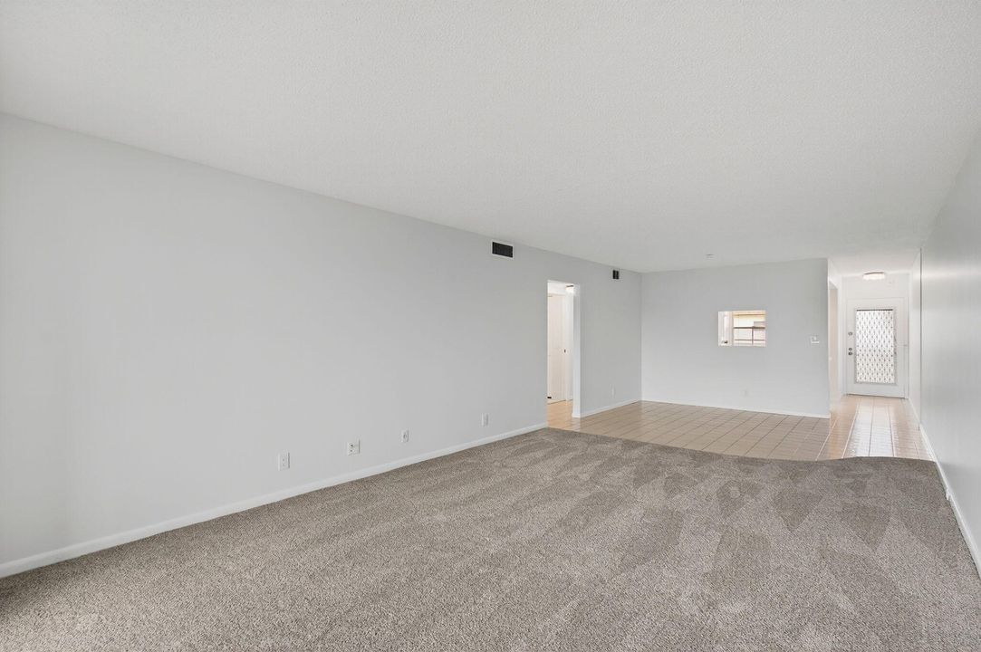 Под контрактом: $139,000 (2 спален, 2 ванн, 1156 Квадратных фут)