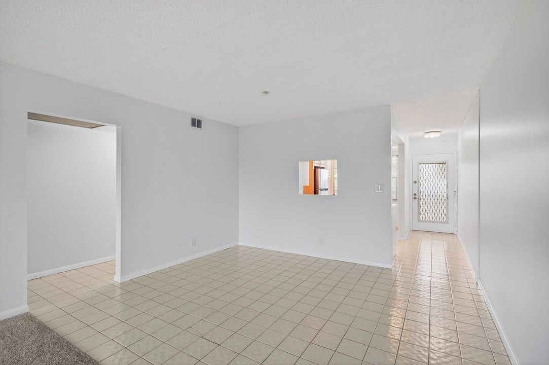 Под контрактом: $139,000 (2 спален, 2 ванн, 1156 Квадратных фут)