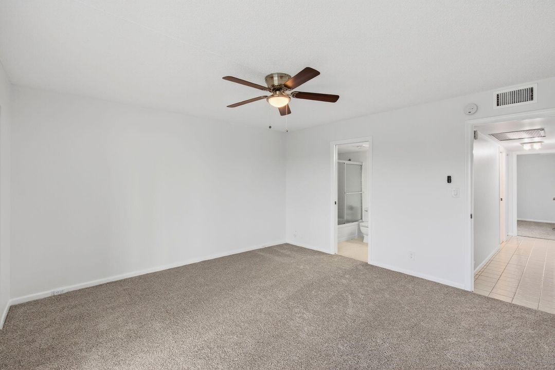 Под контрактом: $139,000 (2 спален, 2 ванн, 1156 Квадратных фут)