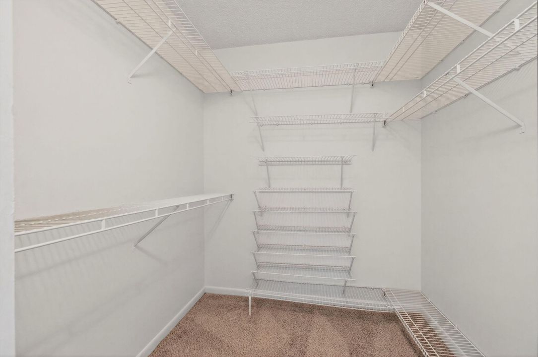 Под контрактом: $139,000 (2 спален, 2 ванн, 1156 Квадратных фут)