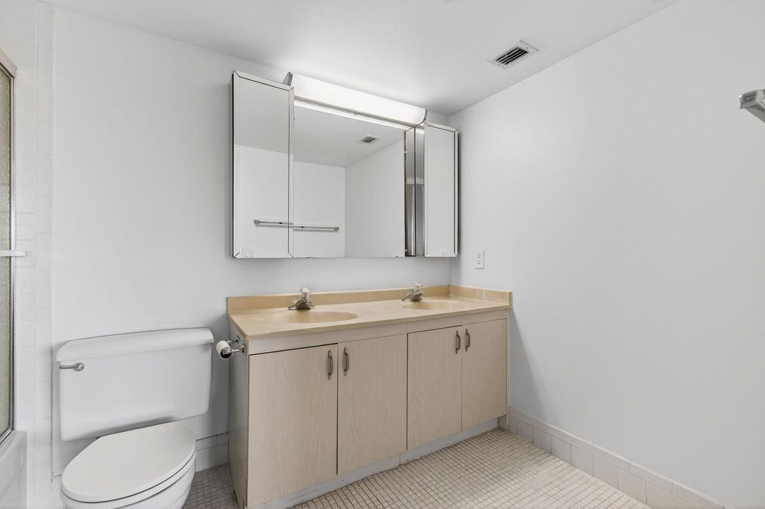 Под контрактом: $139,000 (2 спален, 2 ванн, 1156 Квадратных фут)