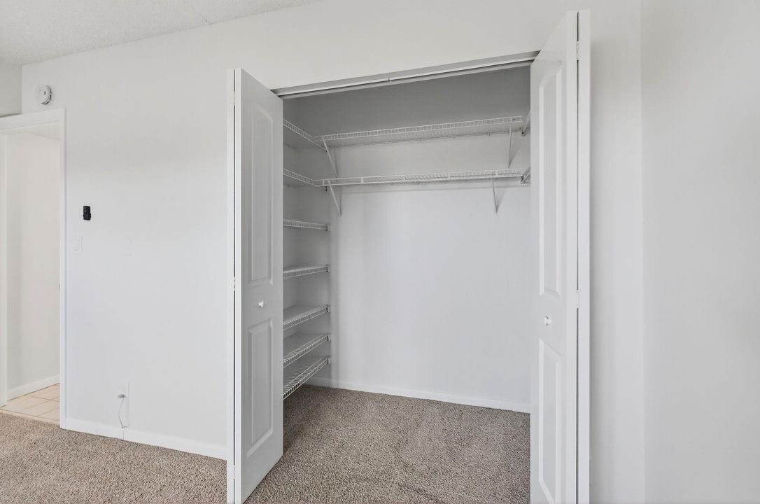 Под контрактом: $139,000 (2 спален, 2 ванн, 1156 Квадратных фут)