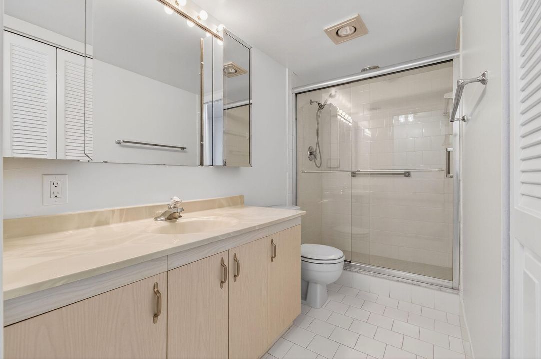 Под контрактом: $139,000 (2 спален, 2 ванн, 1156 Квадратных фут)