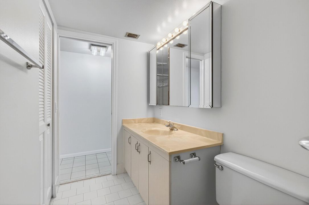 Под контрактом: $139,000 (2 спален, 2 ванн, 1156 Квадратных фут)