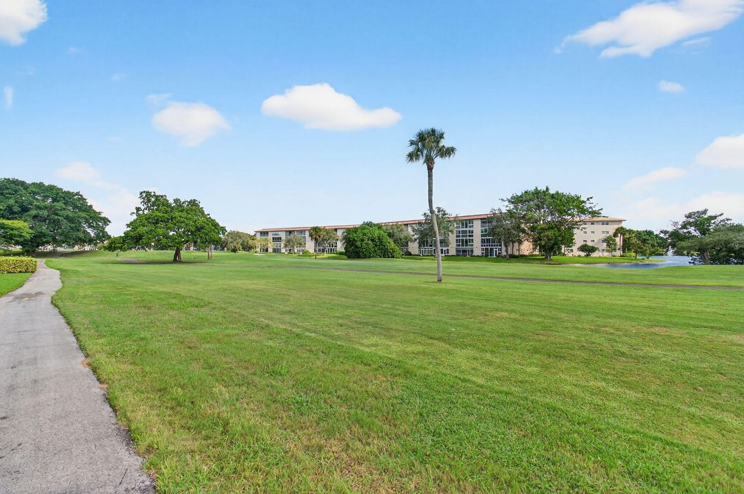 Под контрактом: $139,000 (2 спален, 2 ванн, 1156 Квадратных фут)