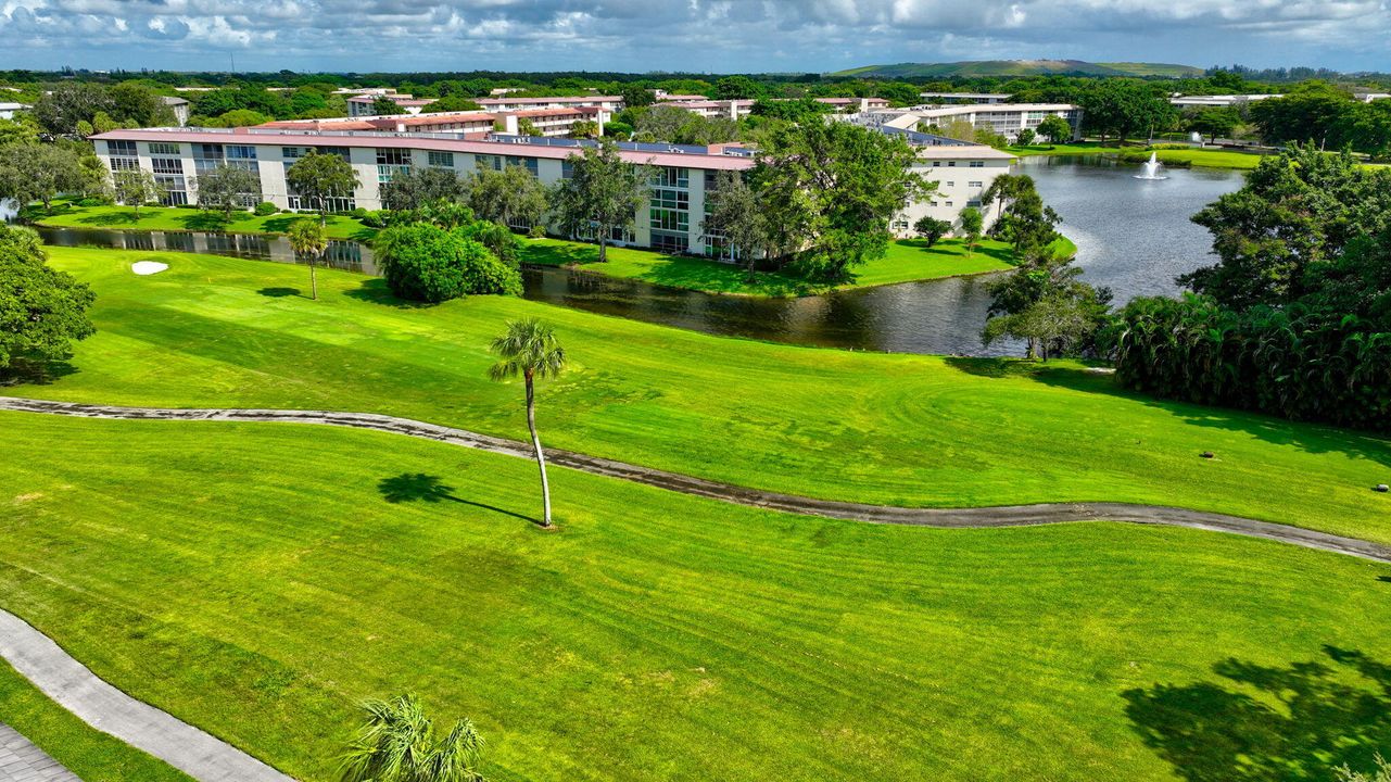 Под контрактом: $139,000 (2 спален, 2 ванн, 1156 Квадратных фут)