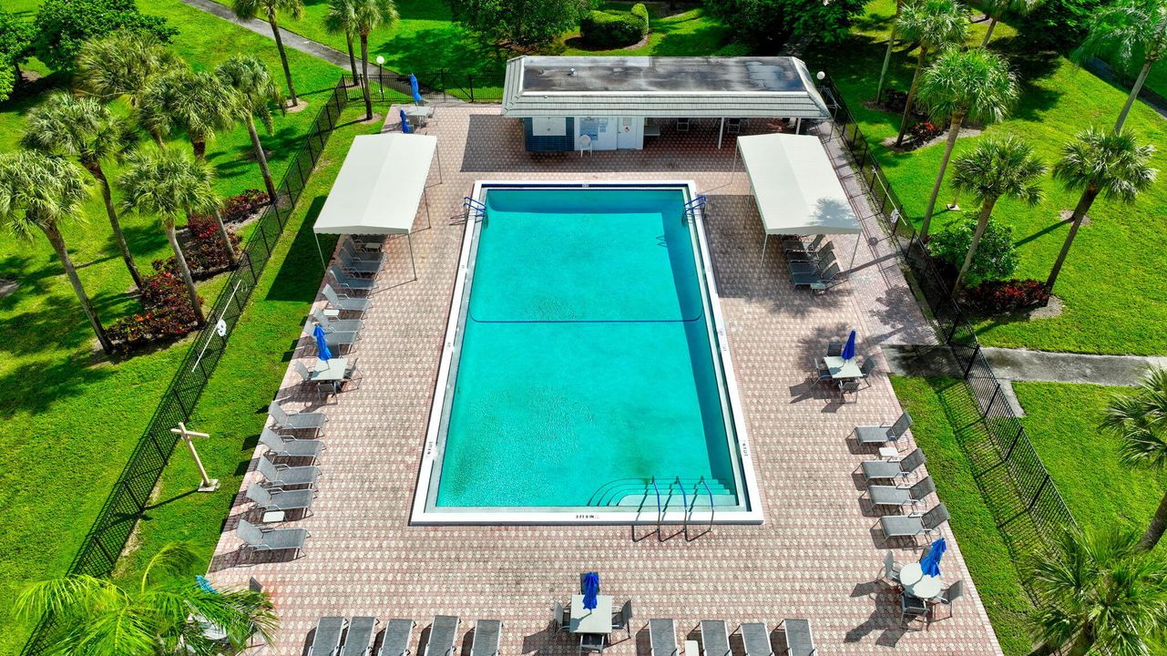 Под контрактом: $139,000 (2 спален, 2 ванн, 1156 Квадратных фут)