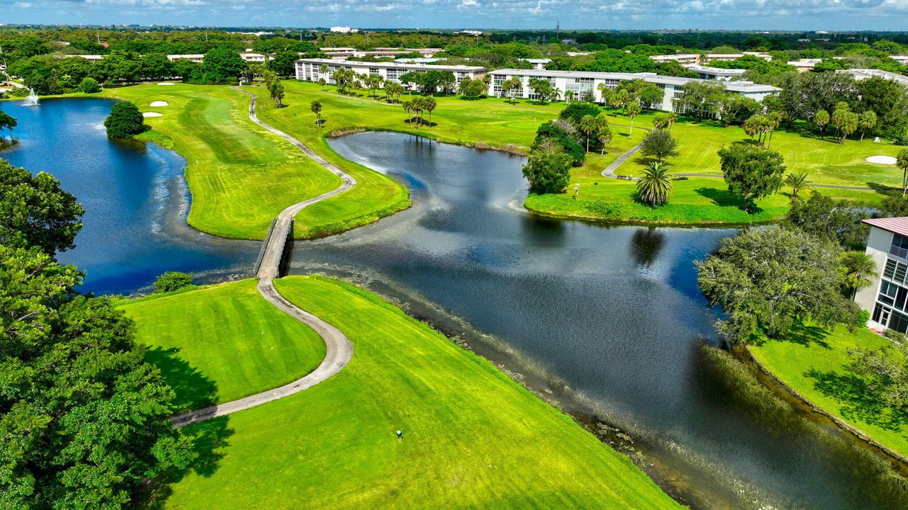 Под контрактом: $139,000 (2 спален, 2 ванн, 1156 Квадратных фут)