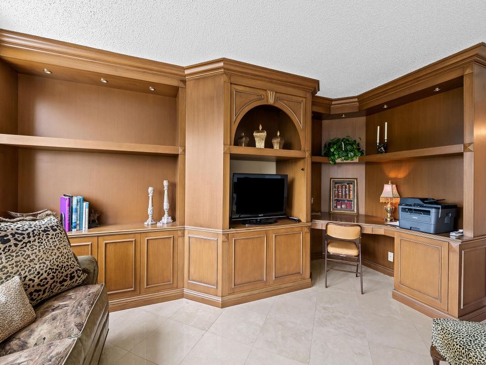 For Sale: $1,275,000 (3 beds, 3 baths, 2430 Square Feet)