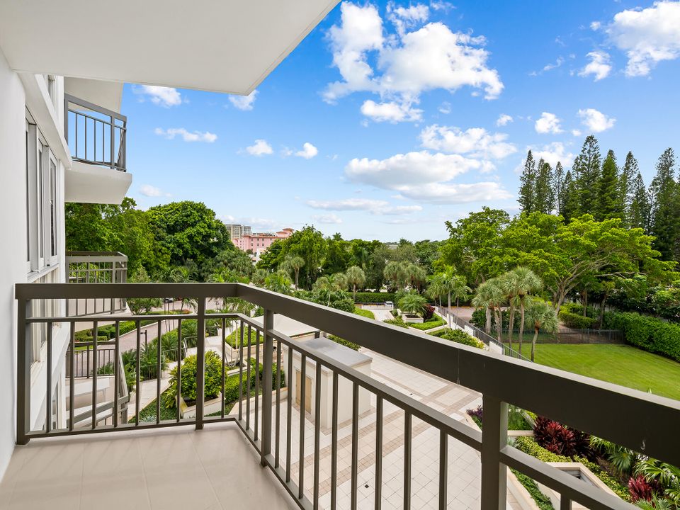 For Sale: $1,275,000 (3 beds, 3 baths, 2430 Square Feet)