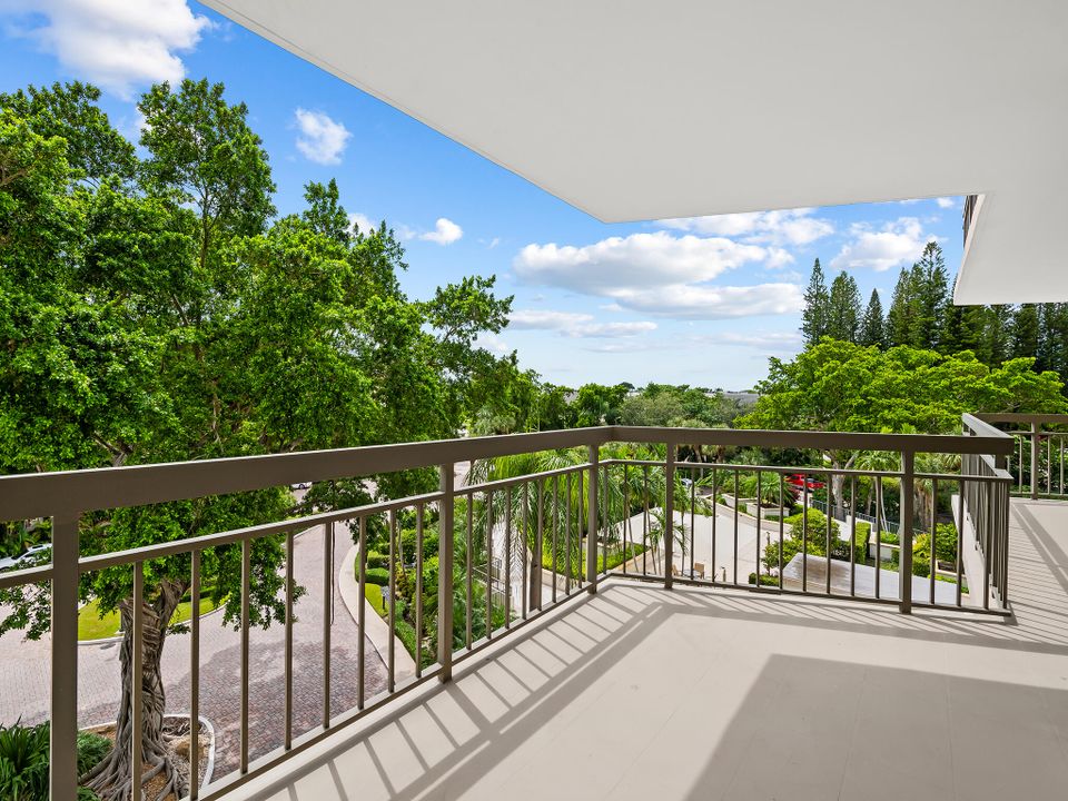 For Sale: $1,275,000 (3 beds, 3 baths, 2430 Square Feet)