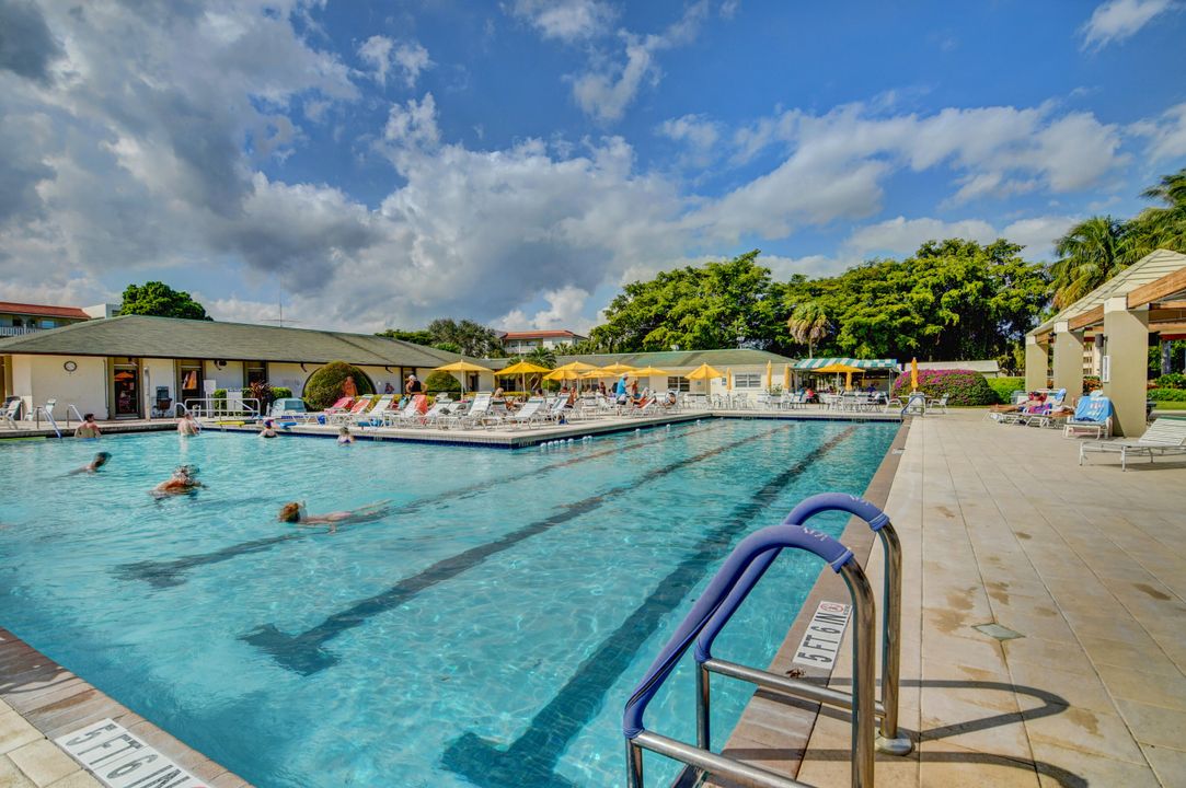 Под контрактом: $139,000 (2 спален, 2 ванн, 1156 Квадратных фут)