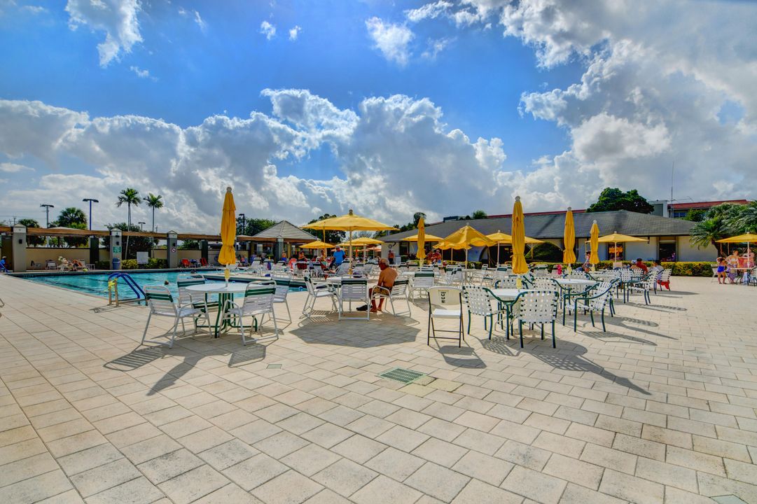 Под контрактом: $139,000 (2 спален, 2 ванн, 1156 Квадратных фут)