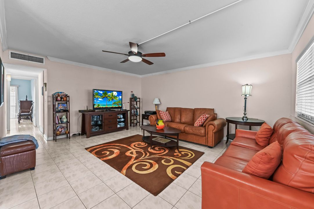 For Sale: $100,000 (2 beds, 2 baths, 880 Square Feet)