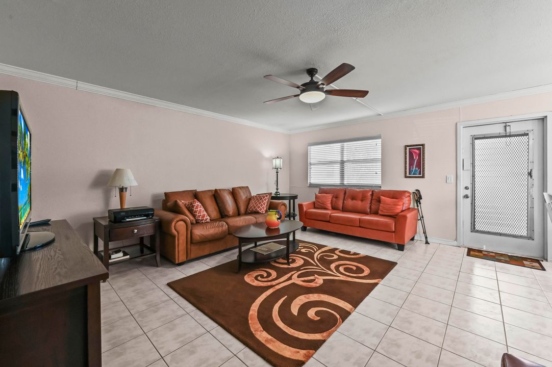 For Sale: $100,000 (2 beds, 2 baths, 880 Square Feet)