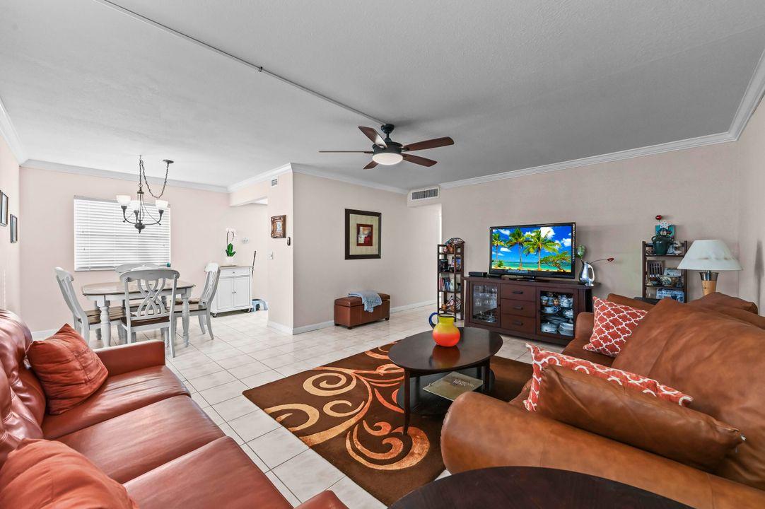 For Sale: $100,000 (2 beds, 2 baths, 880 Square Feet)